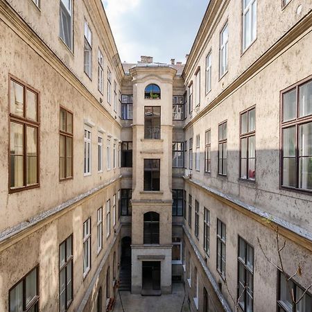 Lonyay Grand Central Budapeste Exterior foto